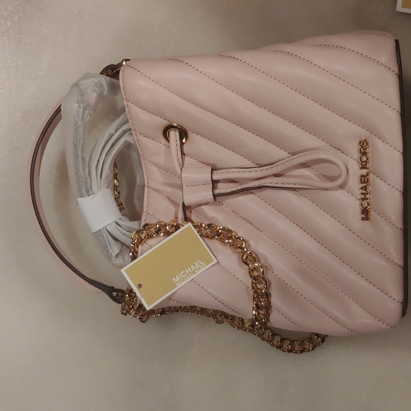 NWT Michael Kors Vegan Leather Bucket Bag - Picture 2 of 5